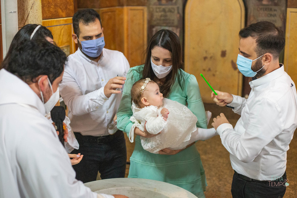 Batizado, foto de batizado, fotografia de batizado, igreja sagrada familia, matriz são caetano, batizado na igreja, festa de batizado, batizado de menina, batizando na igreja, batizado matriz, 