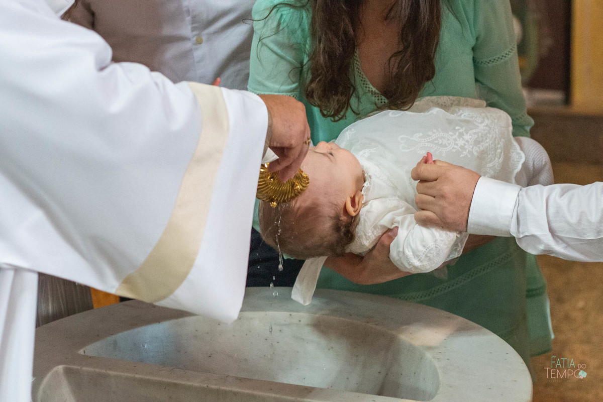 Batizado, foto de batizado, fotografia de batizado, igreja sagrada familia, matriz são caetano, batizado na igreja, festa de batizado, batizado de menina, batizando na igreja, batizado matriz, 
