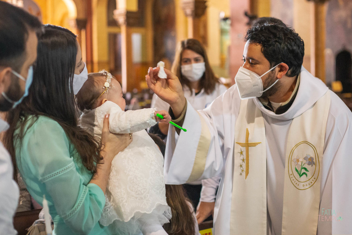 Batizado, foto de batizado, fotografia de batizado, igreja sagrada familia, matriz são caetano, batizado na igreja, festa de batizado, batizado de menina, batizando na igreja, batizado matriz, 