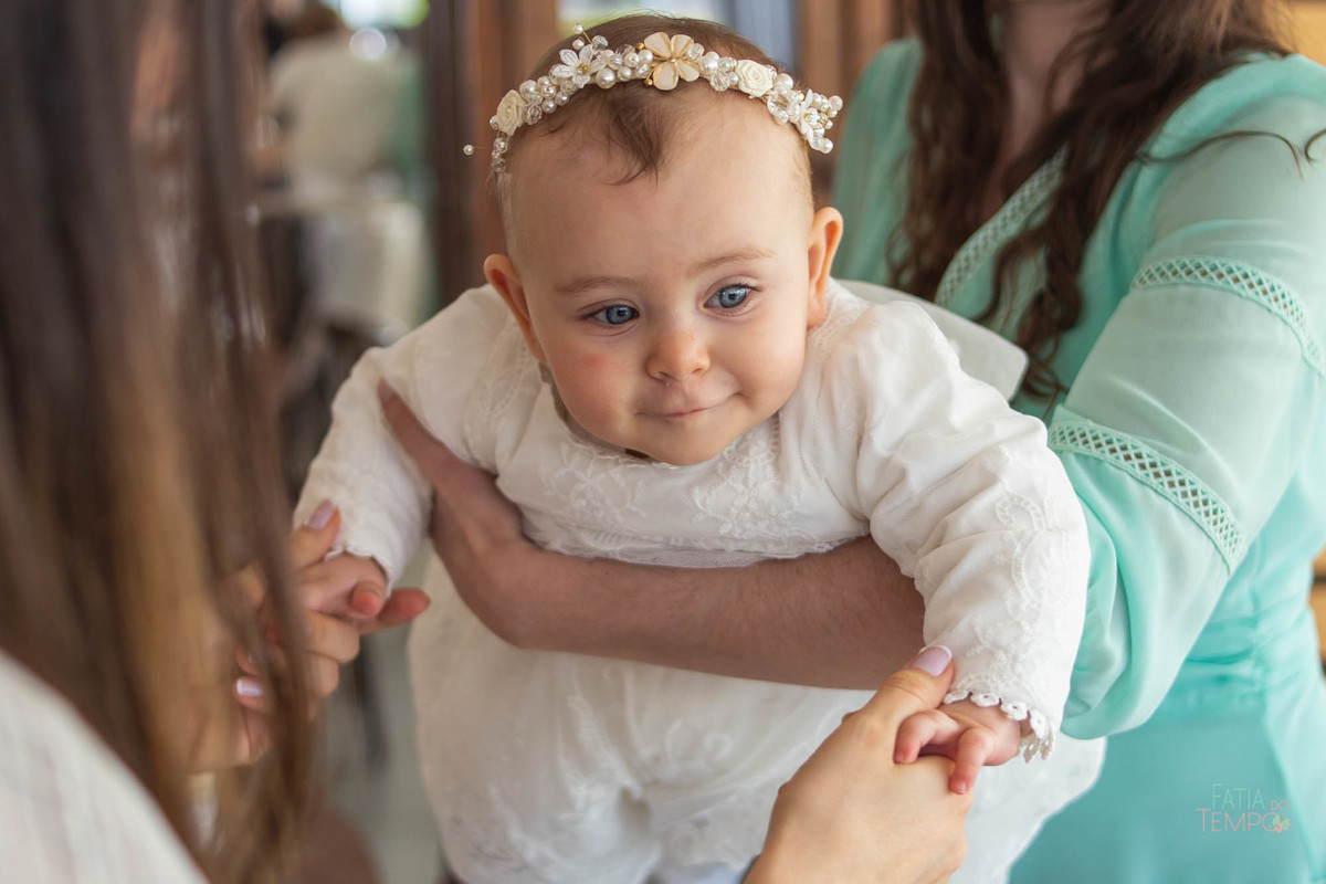 Batizado, foto de batizado, fotografia de batizado, igreja sagrada familia, matriz são caetano, batizado na igreja, festa de batizado, batizado de menina, batizando na igreja, batizado matriz, 