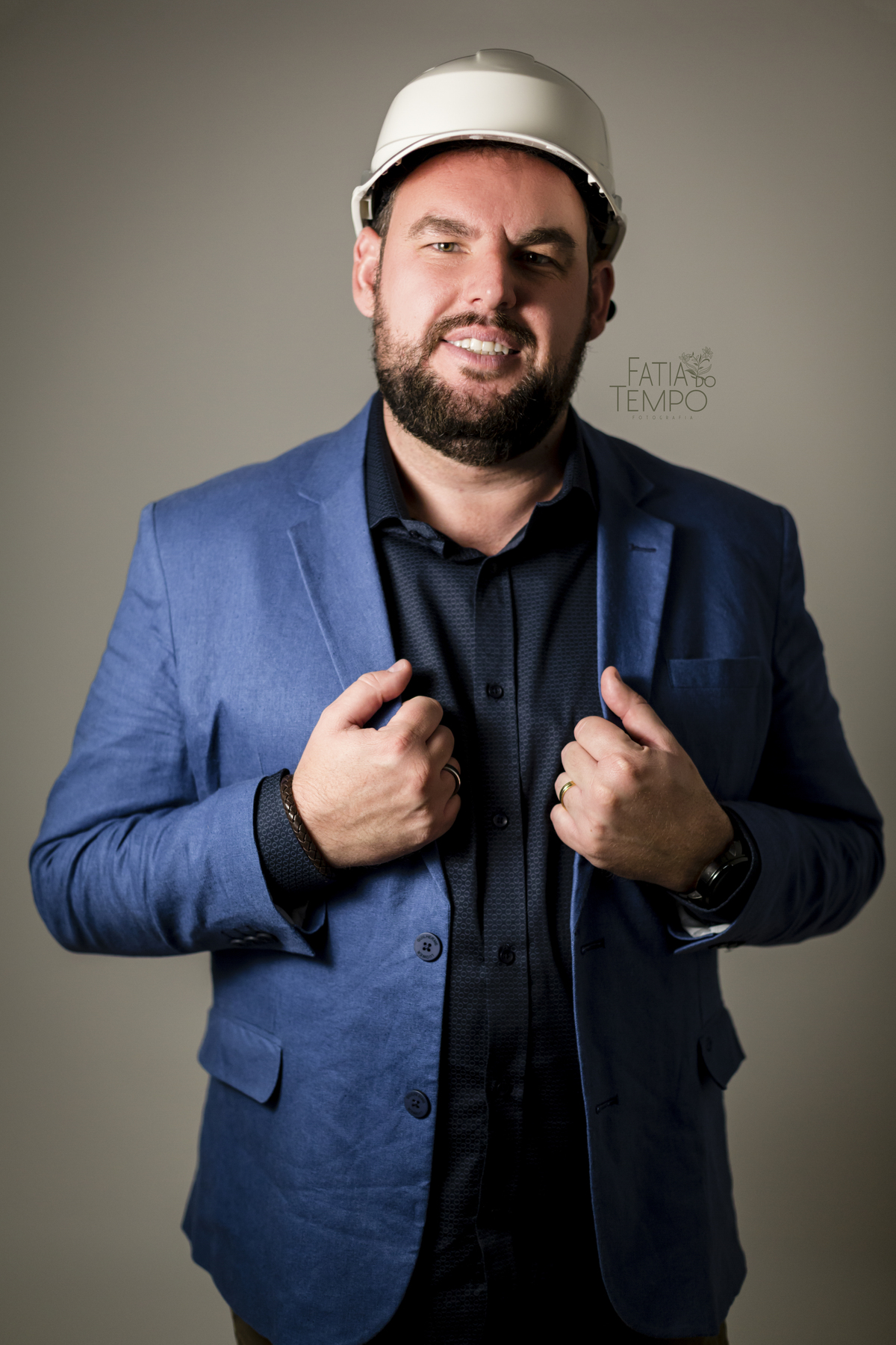 ensaio corporativo, perfil profissional, ensaio linkedin, linkedin, fotos para perfil profissional, fotos corporativas, ensaio corporativo em estudio, ensaio em estudio, ensaio profissional em estudio, fatia do tempo, estudio em são caetano do sul