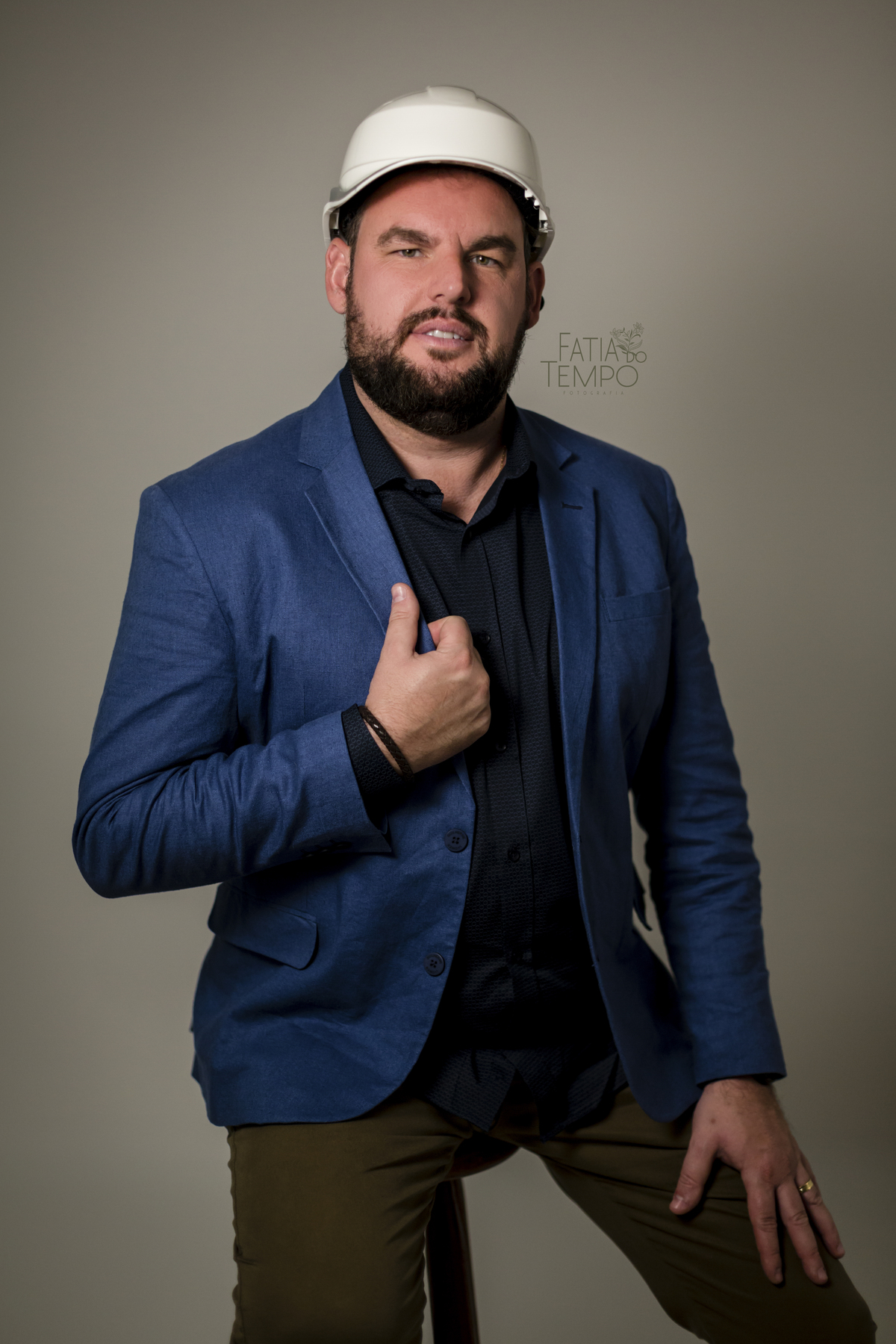 ensaio corporativo, perfil profissional, ensaio linkedin, linkedin, fotos para perfil profissional, fotos corporativas, ensaio corporativo em estudio, ensaio em estudio, ensaio profissional em estudio, fatia do tempo, estudio em são caetano do sul