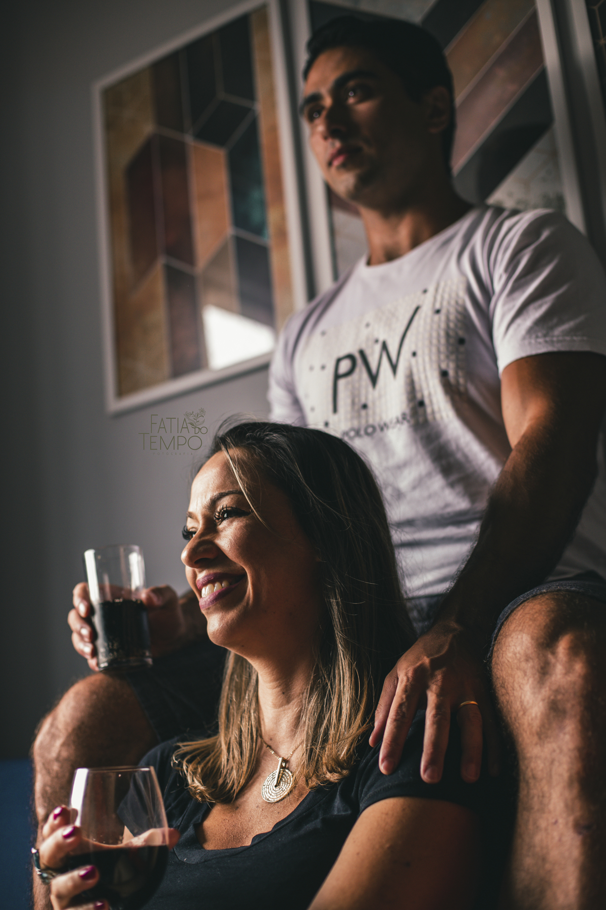 Ensaio lifestyle, ensaio fotografico em casa, ensaio de casal, ensaio de casal em casa, aniversario de casamento, fotos de casal, foto de casal em casa, fotografo lifestyle, fatia do tempo, fotografia espotanea, fotografia de casal