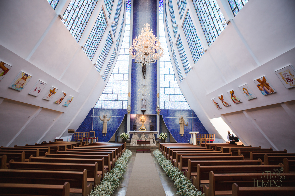 Pelle Capelli hair, Sitio São Jorge, Jardim Secreto, Igreja Santíssima Virgem, casamento na igreja, igreja, noiva classica, noivo de azul, noivo terno azul, familia em casamento, mini wedding, casamento pequeno, casamento intimista, buque da noiva