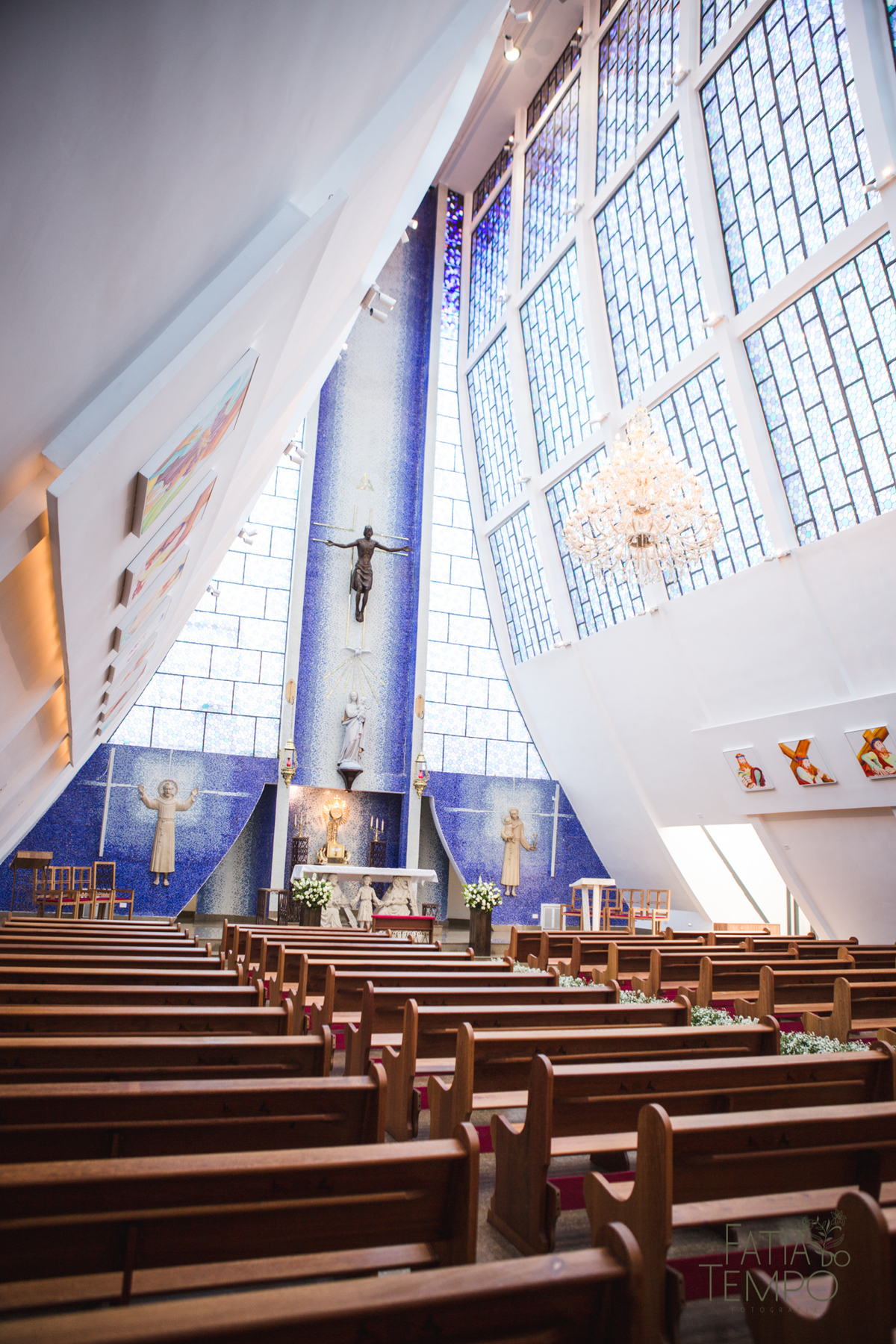 Pelle Capelli hair, Sitio São Jorge, Jardim Secreto, Igreja Santíssima Virgem, casamento na igreja, igreja, noiva classica, noivo de azul, noivo terno azul, familia em casamento, mini wedding, casamento pequeno, casamento intimista, buque da noiva