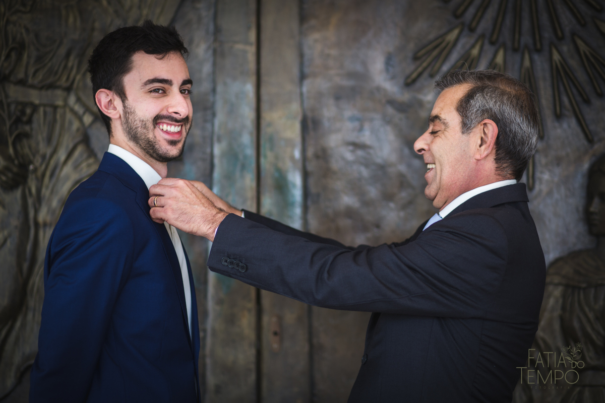 Pelle Capelli hair, Sitio São Jorge, Jardim Secreto, Igreja Santíssima Virgem, casamento na igreja, igreja, noiva classica, noivo de azul, noivo terno azul, familia em casamento, mini wedding, casamento pequeno, casamento intimista, buque da noiva