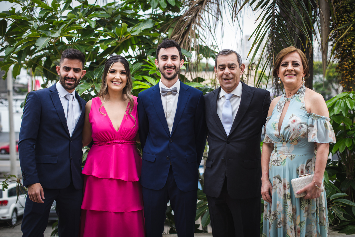 Pelle Capelli hair, Sitio São Jorge, Jardim Secreto, Igreja Santíssima Virgem, casamento na igreja, igreja, noiva classica, noivo de azul, noivo terno azul, familia em casamento, mini wedding, casamento pequeno, casamento intimista, buque da noiva