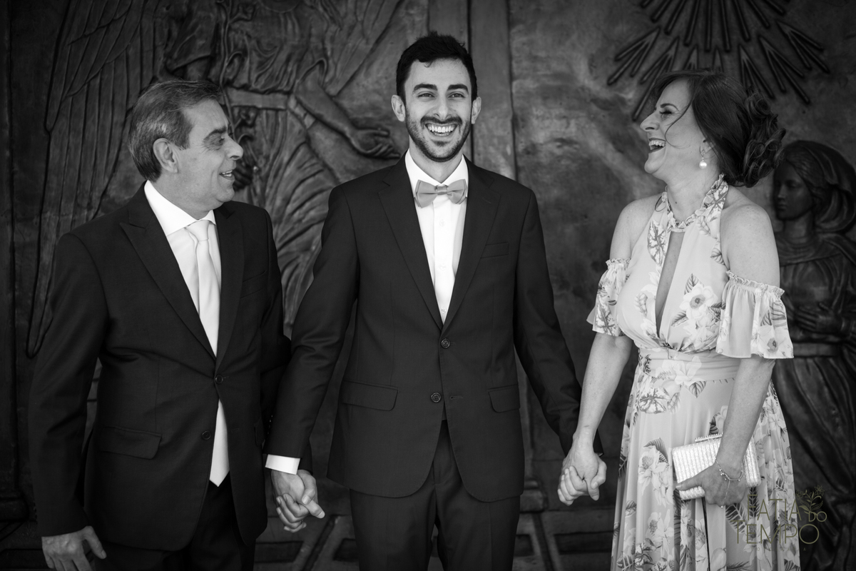 Pelle Capelli hair, Sitio São Jorge, Jardim Secreto, Igreja Santíssima Virgem, casamento na igreja, igreja, noiva classica, noivo de azul, noivo terno azul, familia em casamento, mini wedding, casamento pequeno, casamento intimista, buque da noiva