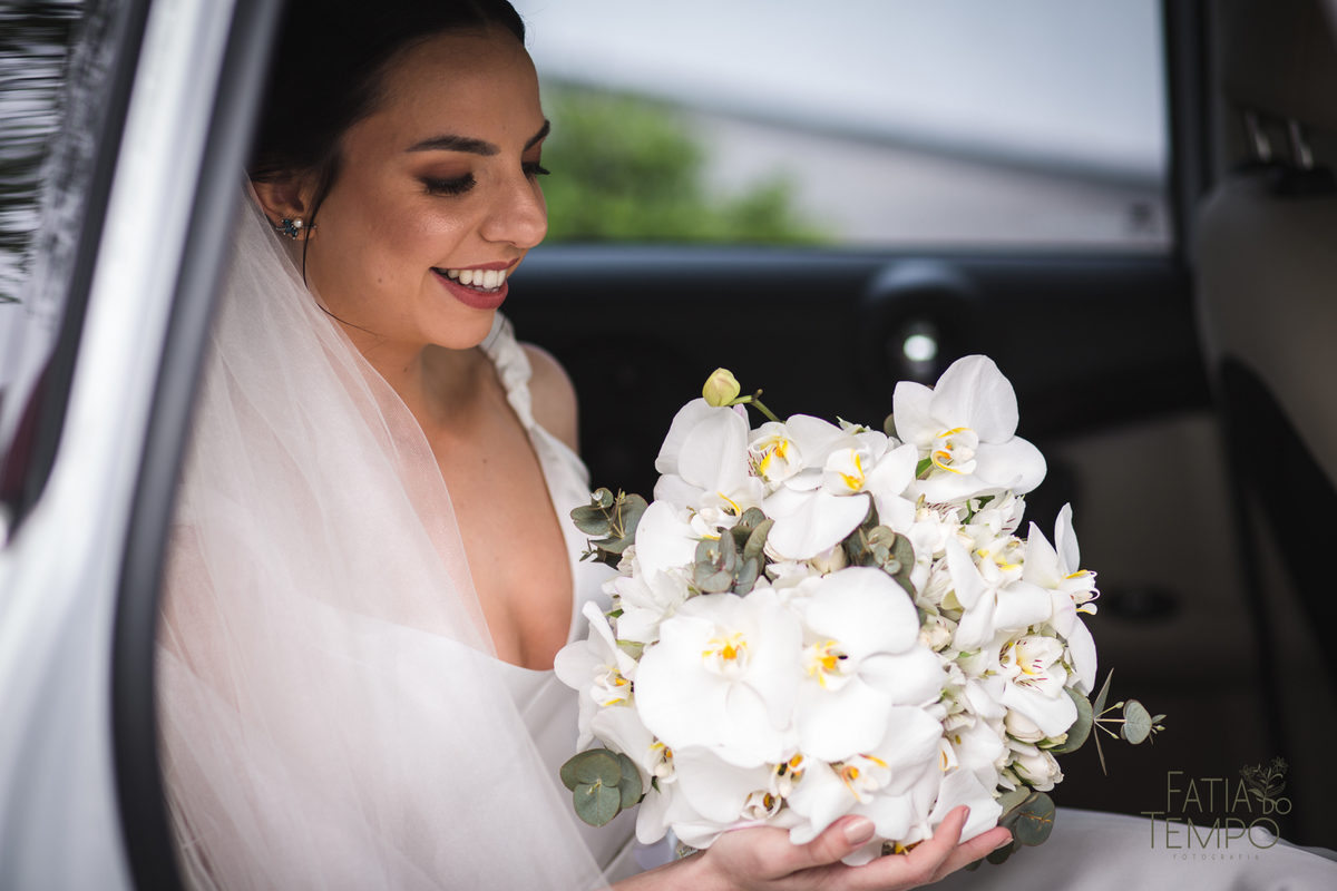 Pelle Capelli hair, Sitio São Jorge, Jardim Secreto, Igreja Santíssima Virgem, casamento na igreja, igreja, noiva classica, noivo de azul, noivo terno azul, familia em casamento, mini wedding, casamento pequeno, casamento intimista, buque da noiva