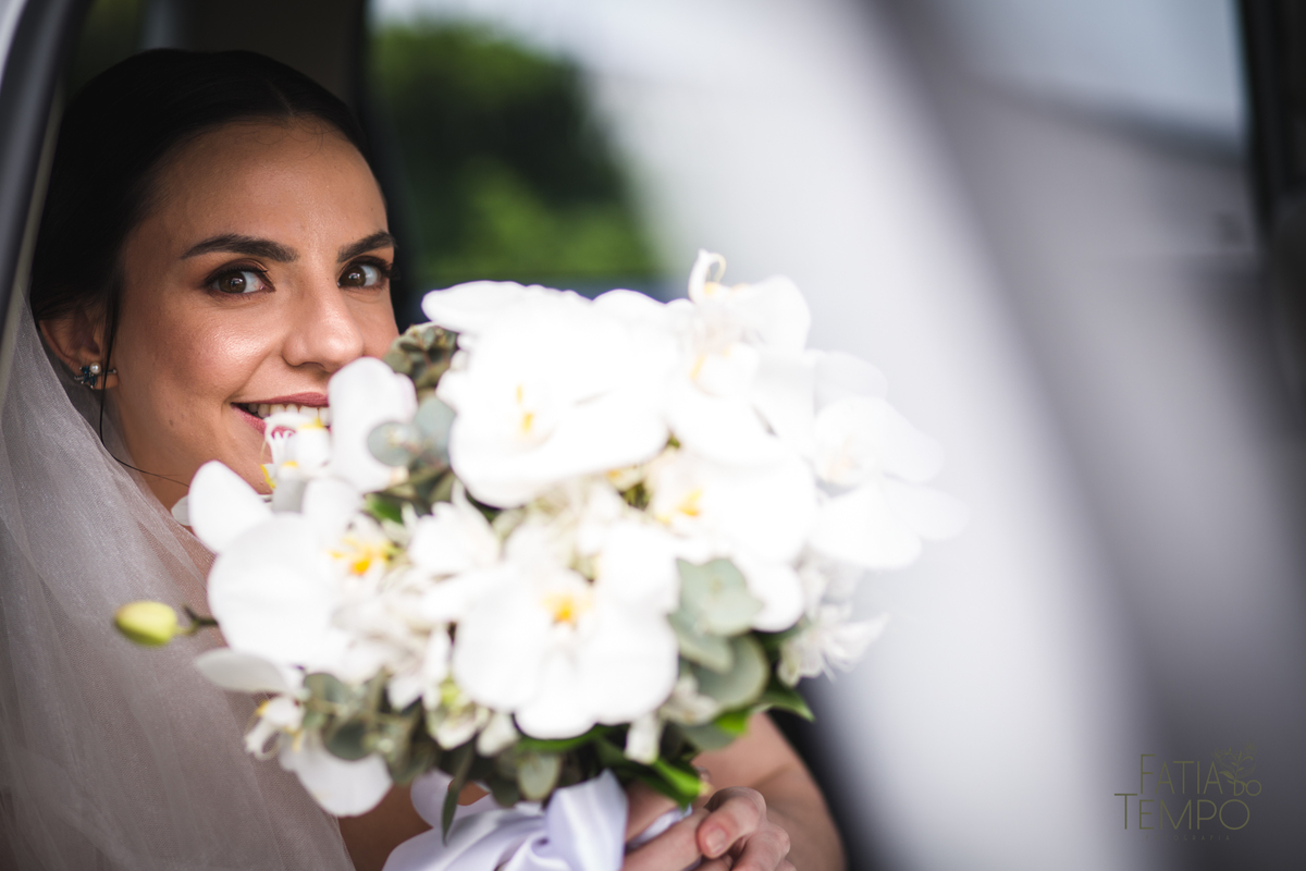 Pelle Capelli hair, Sitio São Jorge, Jardim Secreto, Igreja Santíssima Virgem, casamento na igreja, igreja, noiva classica, noivo de azul, noivo terno azul, familia em casamento, mini wedding, casamento pequeno, casamento intimista, buque da noiva