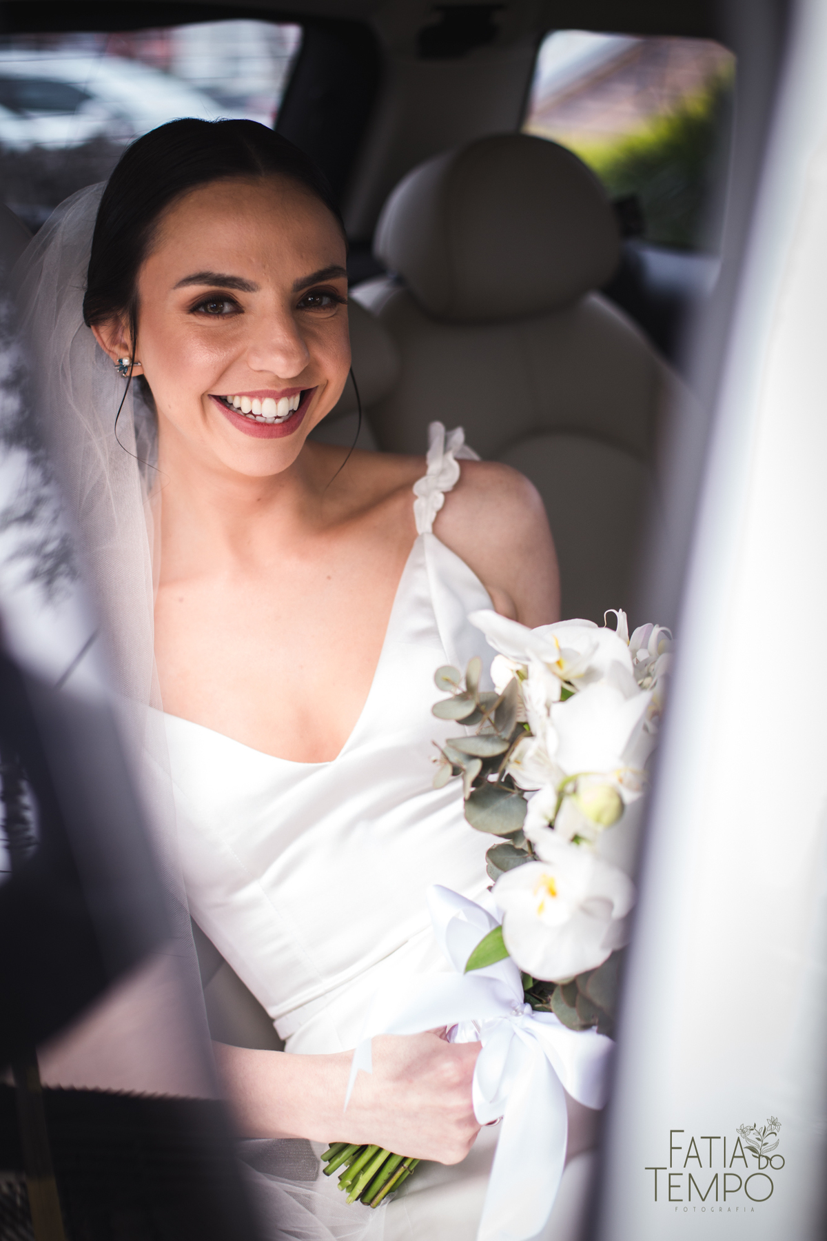 Pelle Capelli hair, Sitio São Jorge, Jardim Secreto, Igreja Santíssima Virgem, casamento na igreja, igreja, noiva classica, noivo de azul, noivo terno azul, familia em casamento, mini wedding, casamento pequeno, casamento intimista, buque da noiva