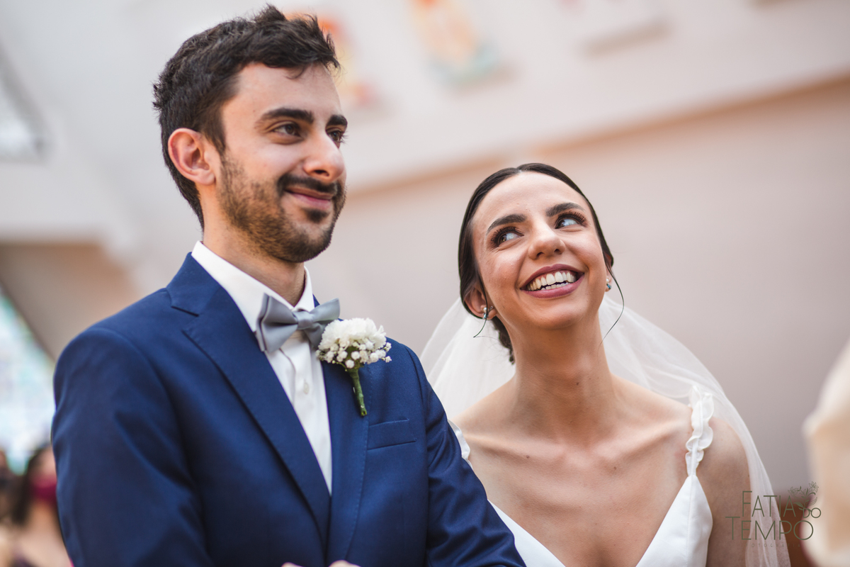 Pelle Capelli hair, Sitio São Jorge, Jardim Secreto, Igreja Santíssima Virgem, casamento na igreja, igreja, noiva classica, noivo de azul, noivo terno azul, familia em casamento, mini wedding, casamento pequeno, casamento intimista, buque da noiva