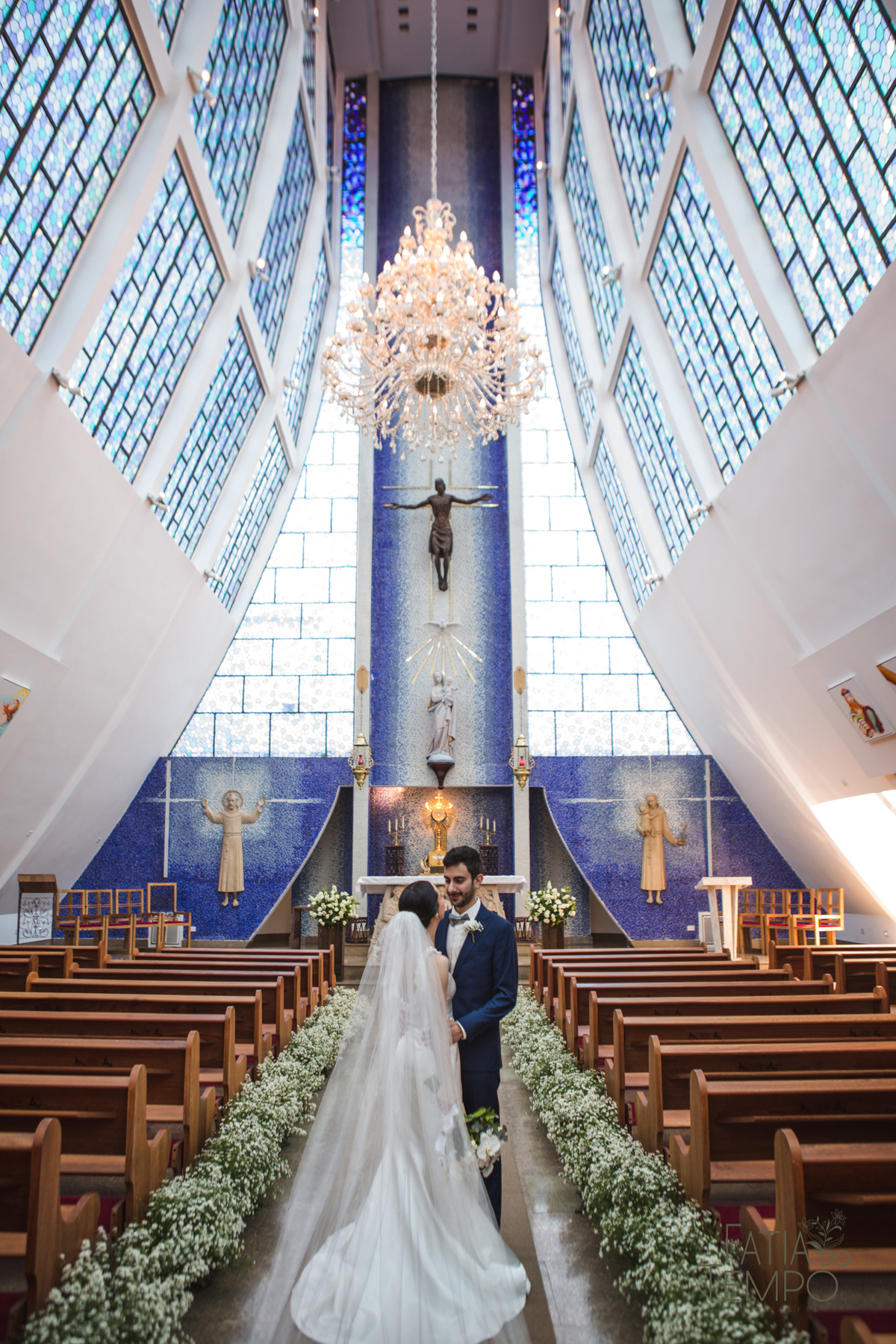 Pelle Capelli hair, Sitio São Jorge, Jardim Secreto, Igreja Santíssima Virgem, casamento na igreja, igreja, noiva classica, noivo de azul, noivo terno azul, familia em casamento, mini wedding, casamento pequeno, casamento intimista, buque da noiva