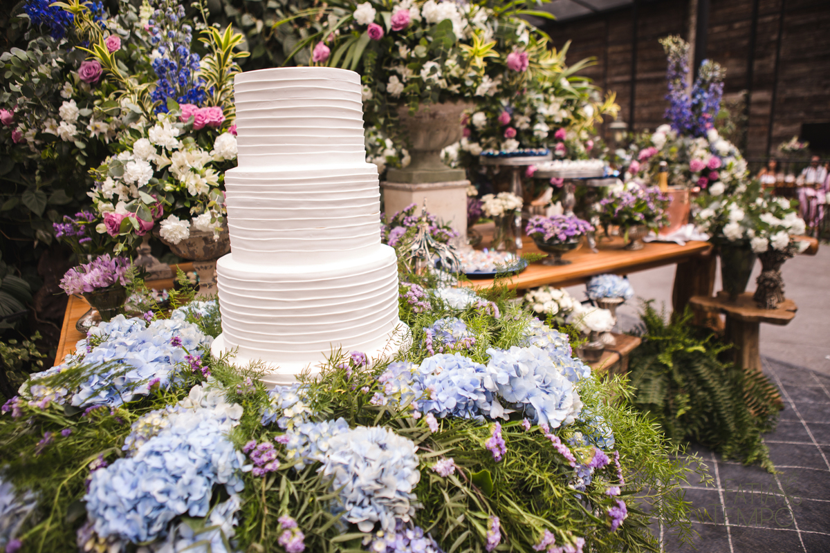 Pelle Capelli hair, Sitio São Jorge, Jardim Secreto, Igreja Santíssima Virgem, casamento na igreja, igreja, noiva classica, noivo de azul, noivo terno azul, familia em casamento, mini wedding, casamento pequeno, casamento intimista, buque da noiva