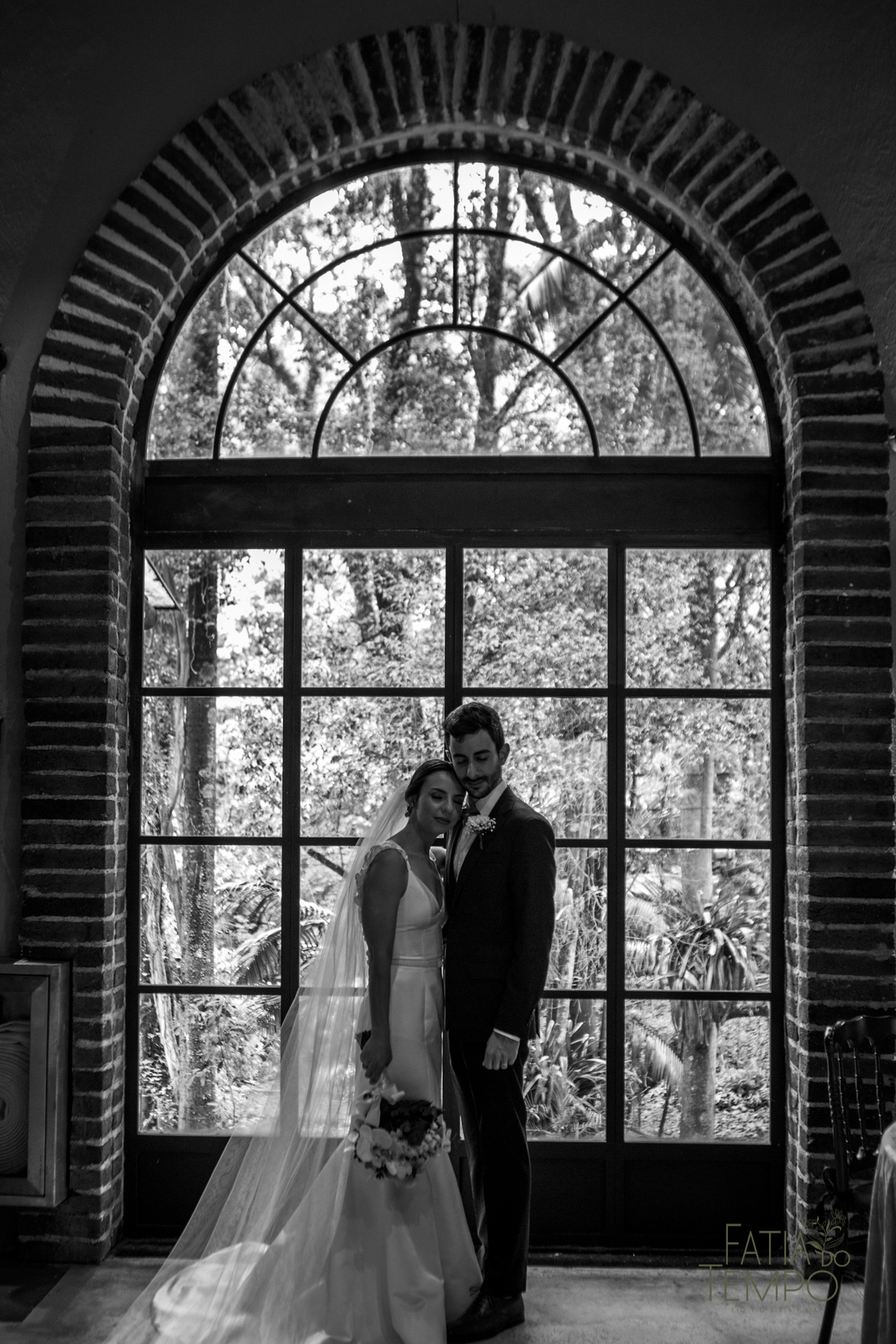 Pelle Capelli hair, Sitio São Jorge, Jardim Secreto, Igreja Santíssima Virgem, casamento na igreja, igreja, noiva classica, noivo de azul, noivo terno azul, familia em casamento, mini wedding, casamento pequeno, casamento intimista, buque da noiva