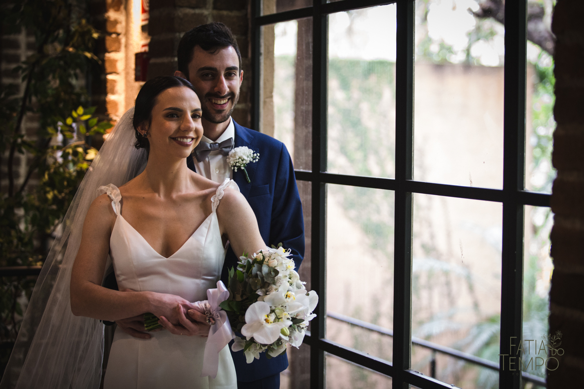 Pelle Capelli hair, Sitio São Jorge, Jardim Secreto, Igreja Santíssima Virgem, casamento na igreja, igreja, noiva classica, noivo de azul, noivo terno azul, familia em casamento, mini wedding, casamento pequeno, casamento intimista, buque da noiva