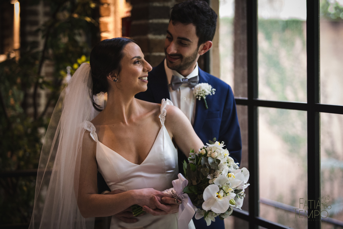 Pelle Capelli hair, Sitio São Jorge, Jardim Secreto, Igreja Santíssima Virgem, casamento na igreja, igreja, noiva classica, noivo de azul, noivo terno azul, familia em casamento, mini wedding, casamento pequeno, casamento intimista, buque da noiva