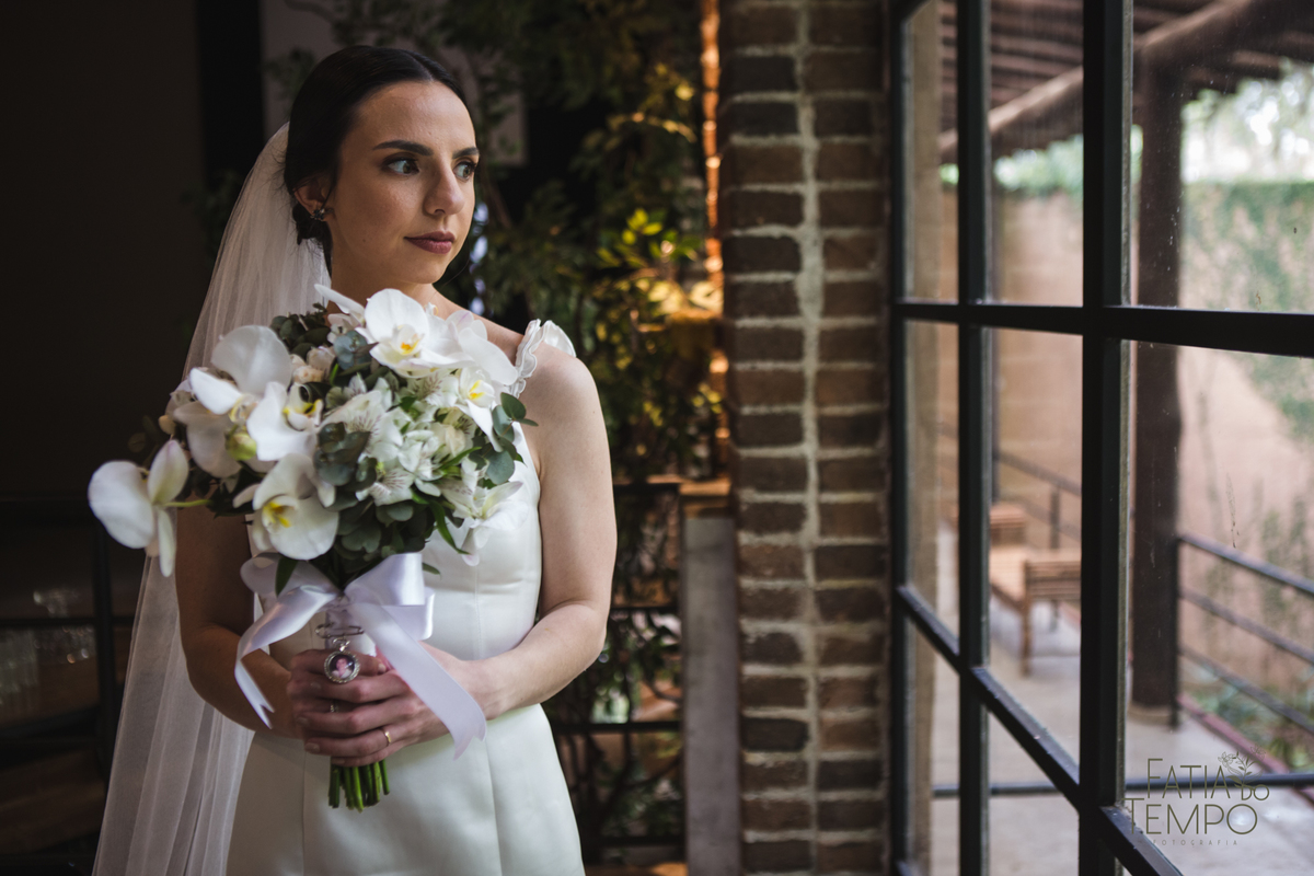 Pelle Capelli hair, Sitio São Jorge, Jardim Secreto, Igreja Santíssima Virgem, casamento na igreja, igreja, noiva classica, noivo de azul, noivo terno azul, familia em casamento, mini wedding, casamento pequeno, casamento intimista, buque da noiva