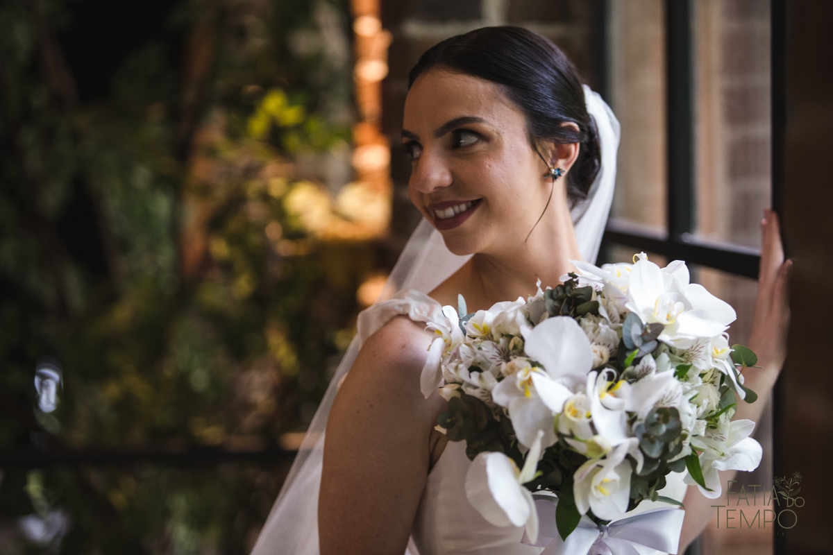 Pelle Capelli hair, Sitio São Jorge, Jardim Secreto, Igreja Santíssima Virgem, casamento na igreja, igreja, noiva classica, noivo de azul, noivo terno azul, familia em casamento, mini wedding, casamento pequeno, casamento intimista, buque da noiva