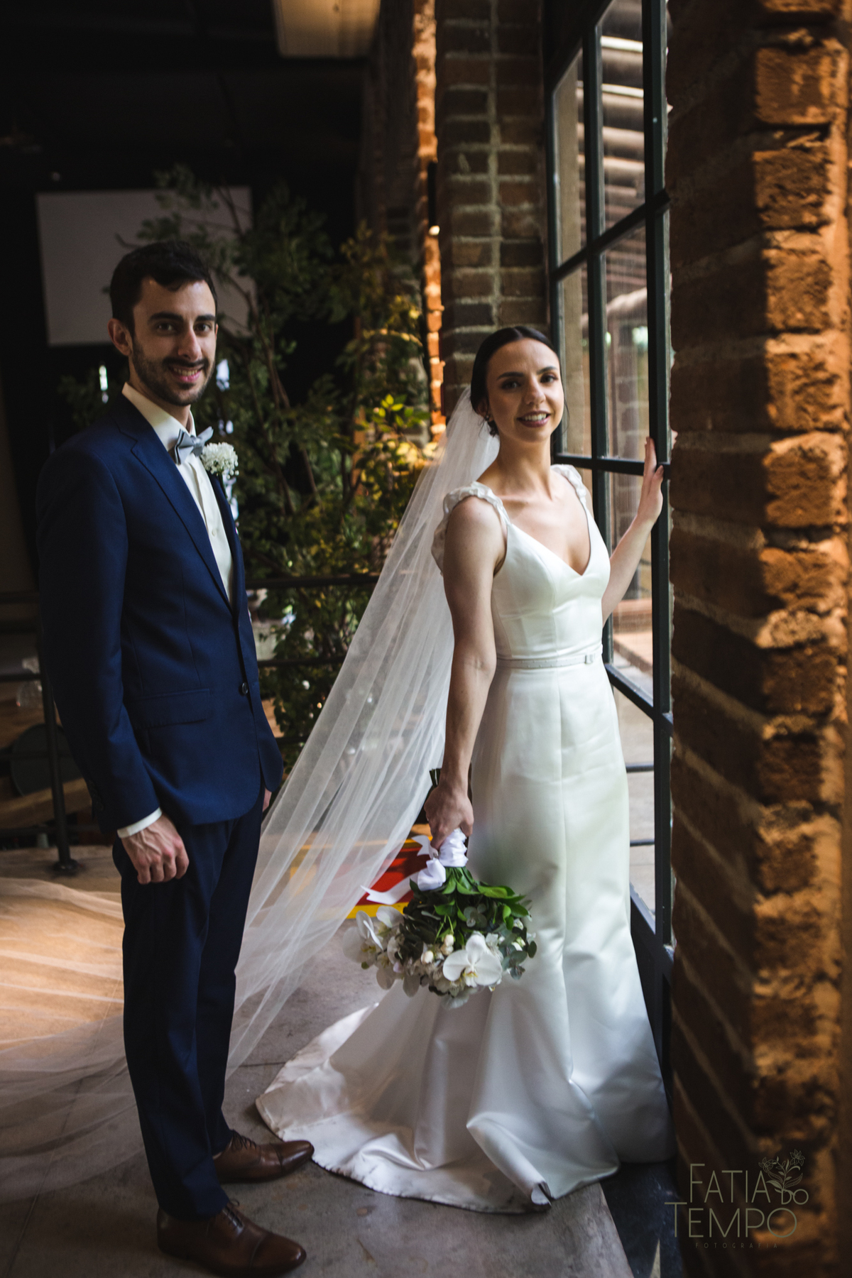 Pelle Capelli hair, Sitio São Jorge, Jardim Secreto, Igreja Santíssima Virgem, casamento na igreja, igreja, noiva classica, noivo de azul, noivo terno azul, familia em casamento, mini wedding, casamento pequeno, casamento intimista, buque da noiva