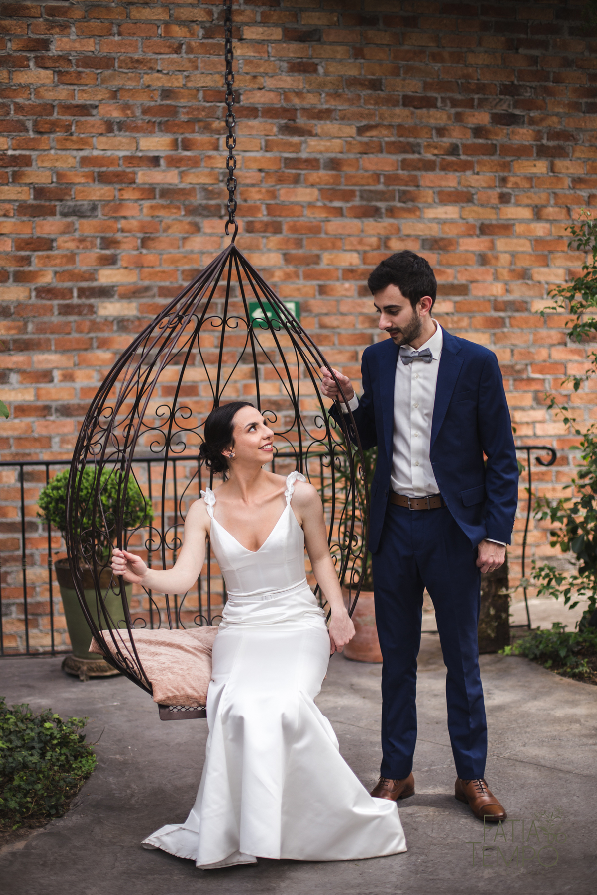 Pelle Capelli hair, Sitio São Jorge, Jardim Secreto, Igreja Santíssima Virgem, casamento na igreja, igreja, noiva classica, noivo de azul, noivo terno azul, familia em casamento, mini wedding, casamento pequeno, casamento intimista, buque da noiva