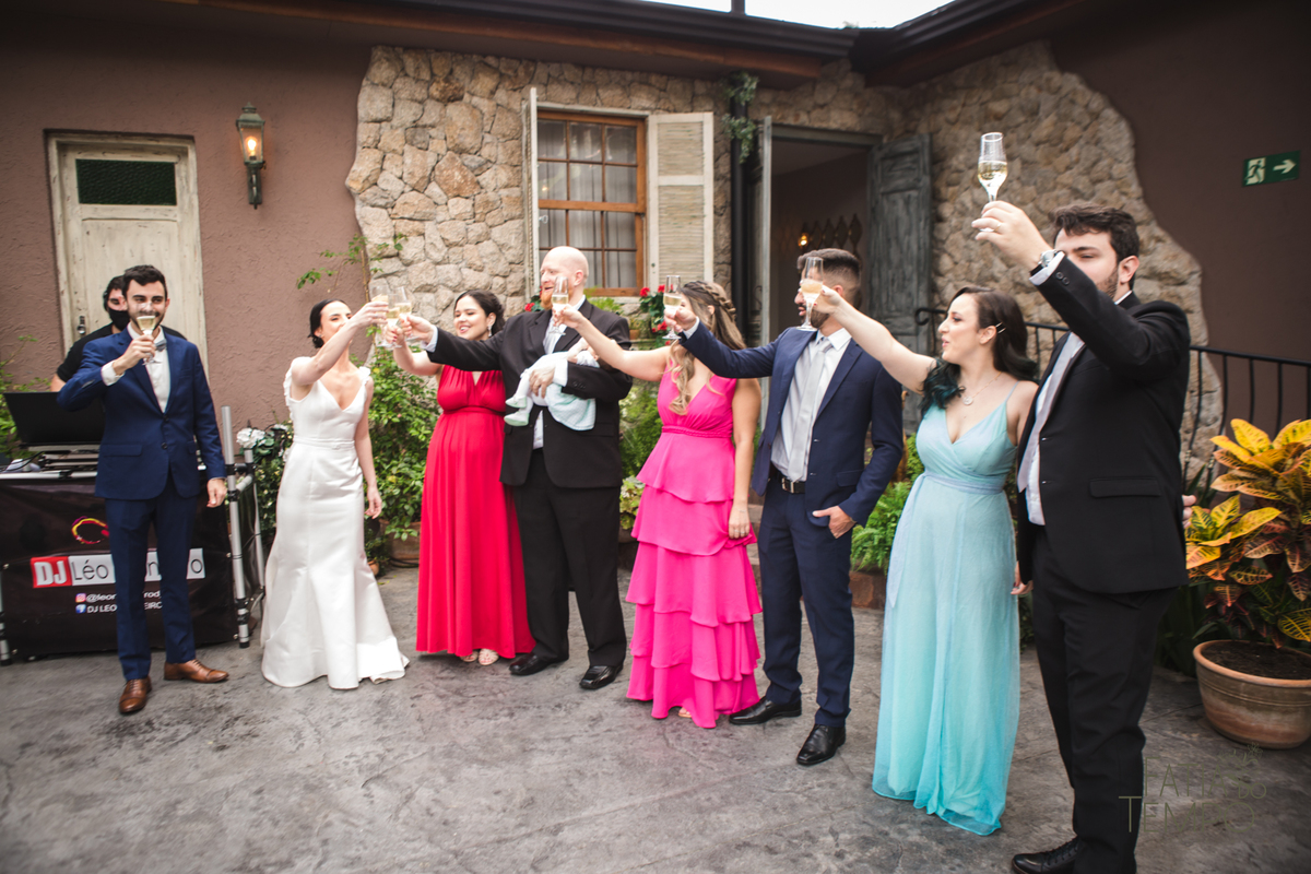 Pelle Capelli hair, Sitio São Jorge, Jardim Secreto, Igreja Santíssima Virgem, casamento na igreja, igreja, noiva classica, noivo de azul, noivo terno azul, familia em casamento, mini wedding, casamento pequeno, casamento intimista, buque da noiva