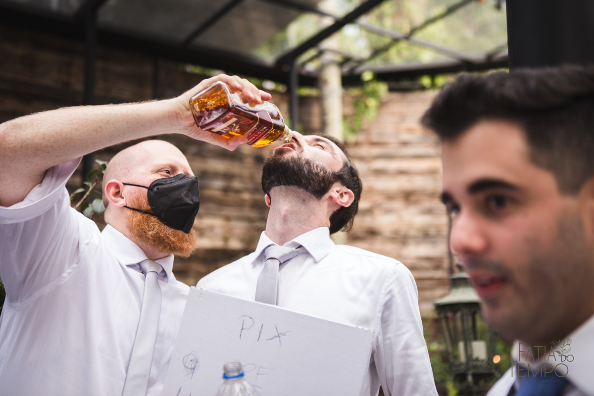 Pelle Capelli hair, Sitio São Jorge, Jardim Secreto, Igreja Santíssima Virgem, casamento na igreja, igreja, noiva classica, noivo de azul, noivo terno azul, familia em casamento, mini wedding, casamento pequeno, casamento intimista, buque da noiva