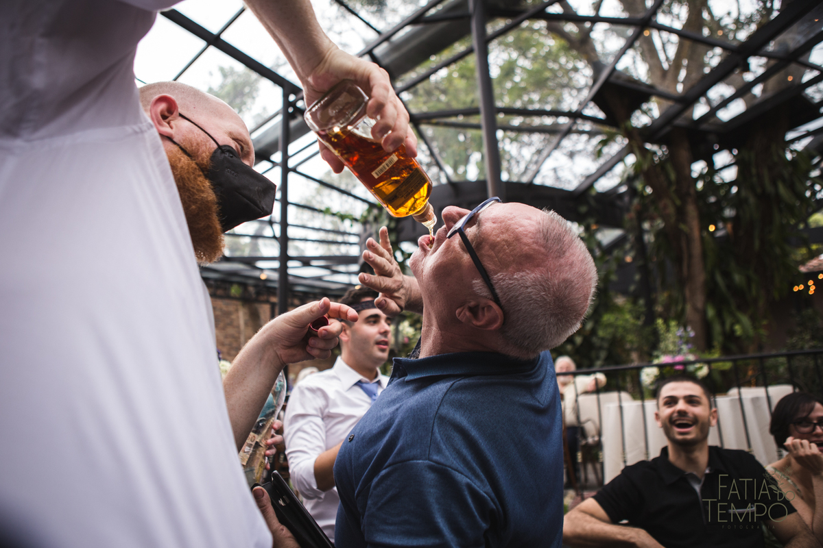 Pelle Capelli hair, Sitio São Jorge, Jardim Secreto, Igreja Santíssima Virgem, casamento na igreja, igreja, noiva classica, noivo de azul, noivo terno azul, familia em casamento, mini wedding, casamento pequeno, casamento intimista, buque da noiva