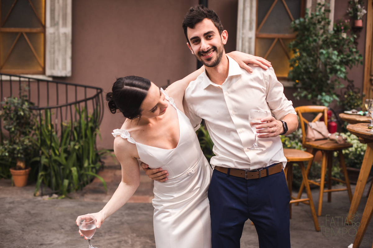 Pelle Capelli hair, Sitio São Jorge, Jardim Secreto, Igreja Santíssima Virgem, casamento na igreja, igreja, noiva classica, noivo de azul, noivo terno azul, familia em casamento, mini wedding, casamento pequeno, casamento intimista, buque da noiva