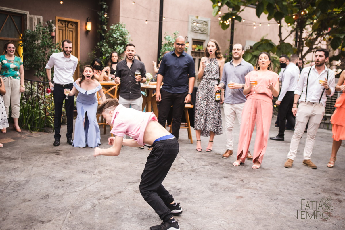 Pelle Capelli hair, Sitio São Jorge, Jardim Secreto, Igreja Santíssima Virgem, casamento na igreja, igreja, noiva classica, noivo de azul, noivo terno azul, familia em casamento, mini wedding, casamento pequeno, casamento intimista, buque da noiva