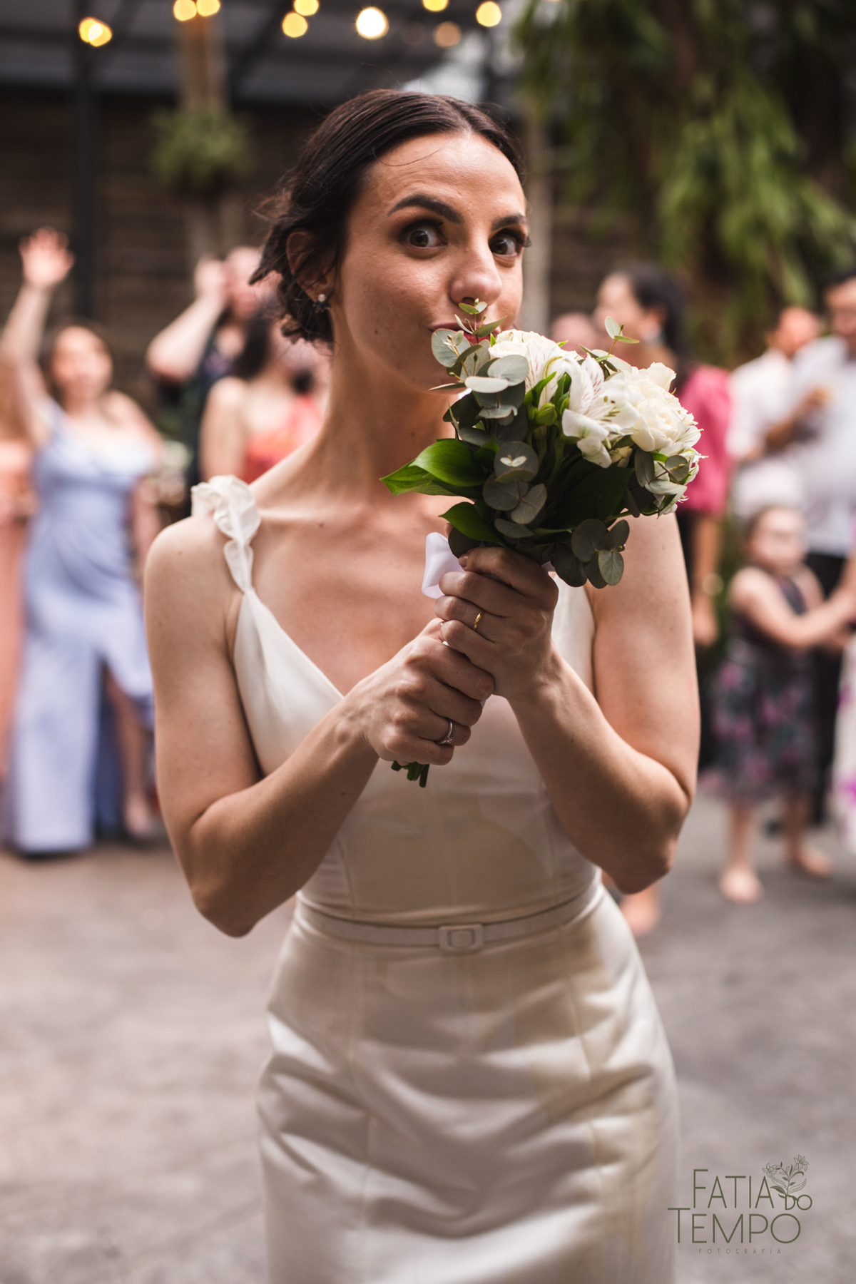 Pelle Capelli hair, Sitio São Jorge, Jardim Secreto, Igreja Santíssima Virgem, casamento na igreja, igreja, noiva classica, noivo de azul, noivo terno azul, familia em casamento, mini wedding, casamento pequeno, casamento intimista, buque da noiva