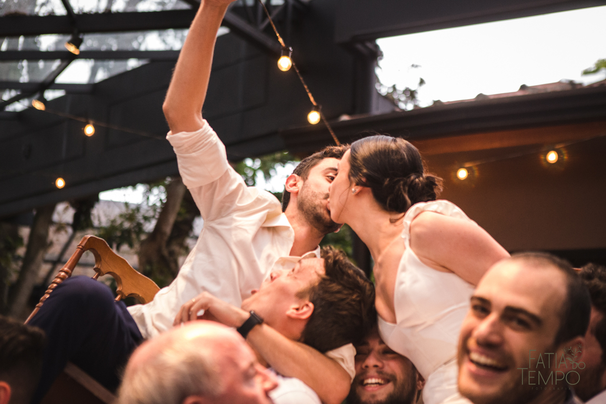 Pelle Capelli hair, Sitio São Jorge, Jardim Secreto, Igreja Santíssima Virgem, casamento na igreja, igreja, noiva classica, noivo de azul, noivo terno azul, familia em casamento, mini wedding, casamento pequeno, casamento intimista, buque da noiva