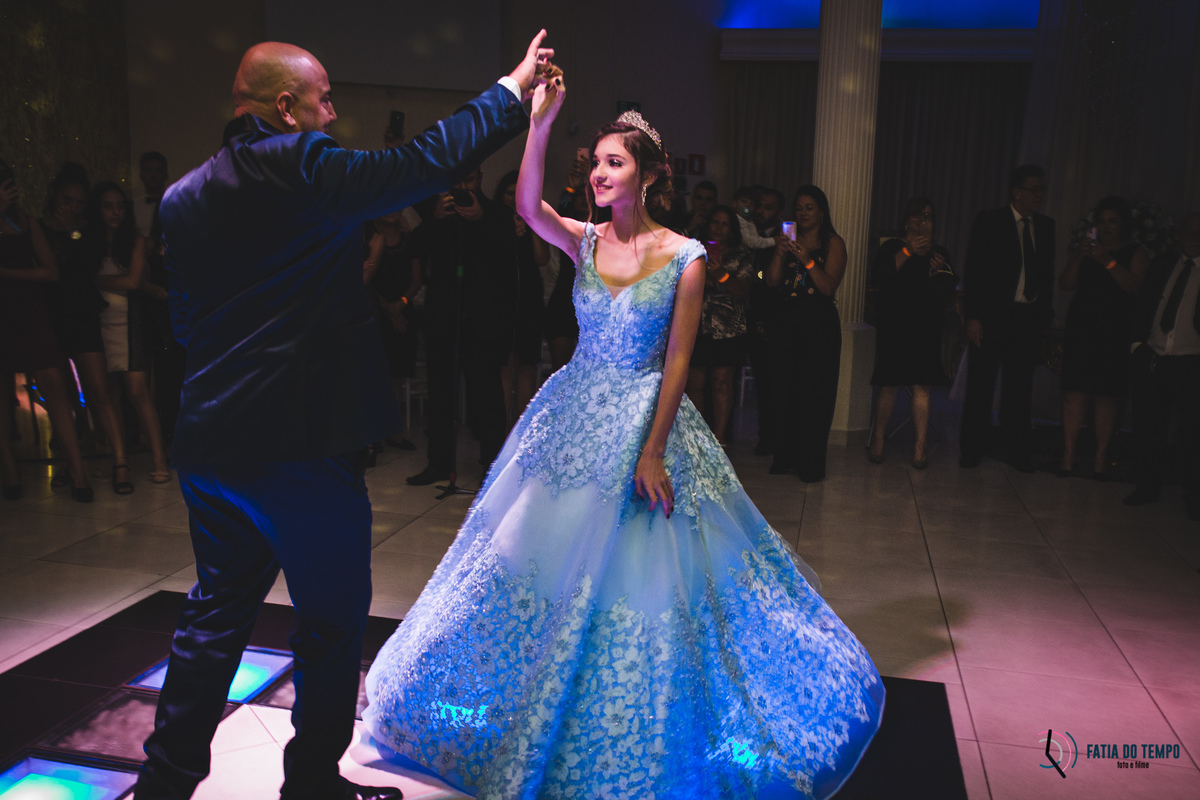 aniversario de 15 anos, debutante, festa de 15 anos, xv+1, 15+1, aniversario de adolescente, festa, balada de 15 anos, vestido de 15 anos, vestidos de 15 anos, debutante de azul, debutar, fazer 15 anos, adolescente