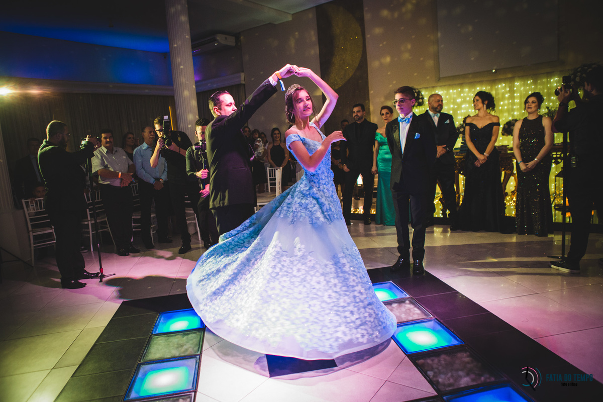 aniversario de 15 anos, debutante, festa de 15 anos, xv+1, 15+1, aniversario de adolescente, festa, balada de 15 anos, vestido de 15 anos, vestidos de 15 anos, debutante de azul, debutar, fazer 15 anos, adolescente