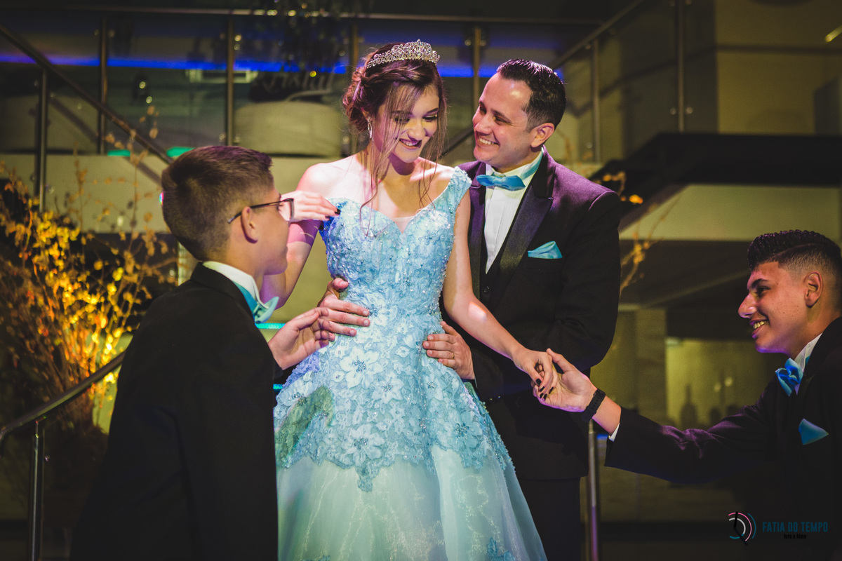 aniversario de 15 anos, debutante, festa de 15 anos, xv+1, 15+1, aniversario de adolescente, festa, balada de 15 anos, vestido de 15 anos, vestidos de 15 anos, debutante de azul, debutar, fazer 15 anos, adolescente