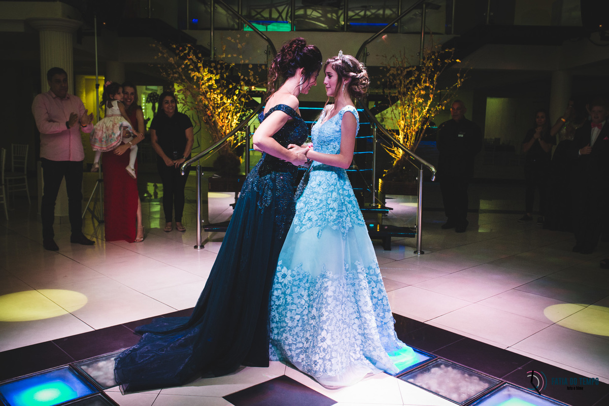 aniversario de 15 anos, debutante, festa de 15 anos, xv+1, 15+1, aniversario de adolescente, festa, balada de 15 anos, vestido de 15 anos, vestidos de 15 anos, debutante de azul, debutar, fazer 15 anos, adolescente