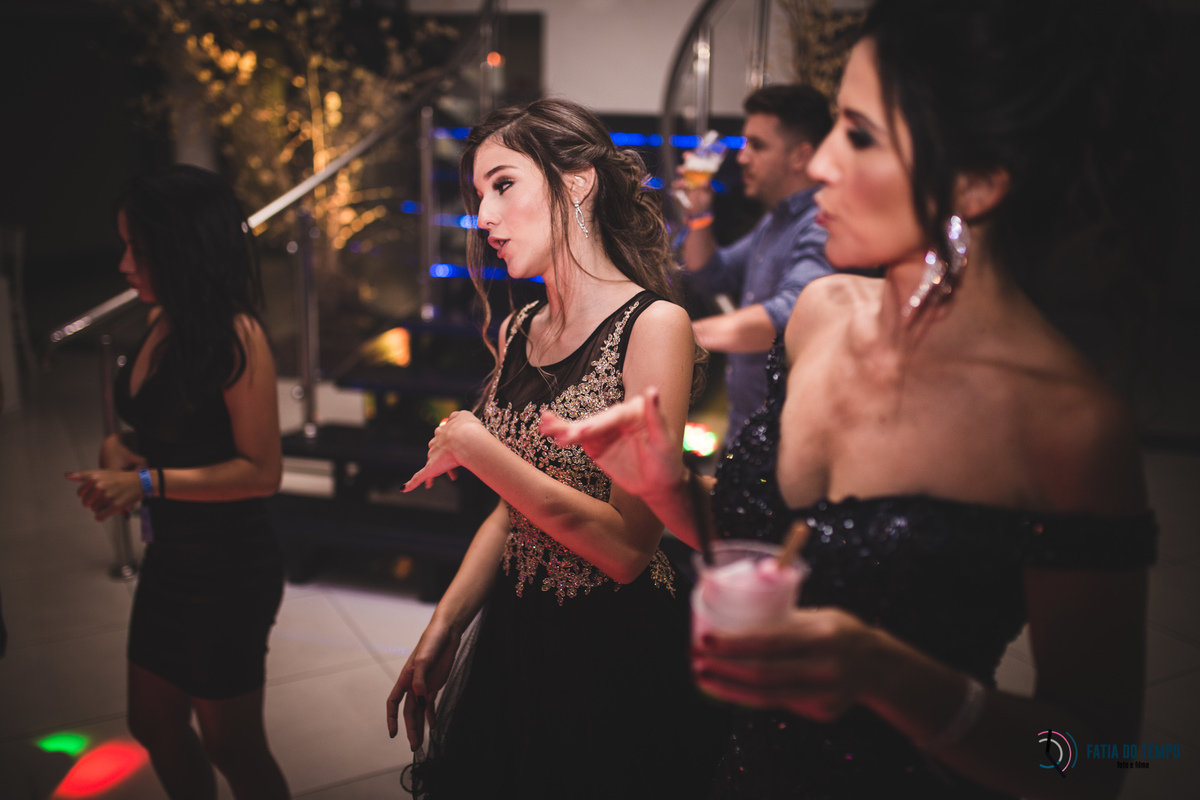 aniversario de 15 anos, debutante, festa de 15 anos, xv+1, 15+1, aniversario de adolescente, festa, balada de 15 anos, vestido de 15 anos, vestidos de 15 anos, debutante de azul, debutar, fazer 15 anos, adolescente