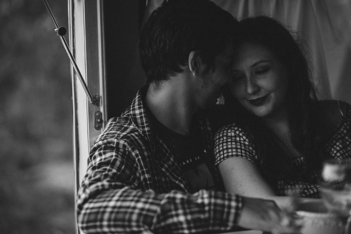 ensaio pre casamento, ensaio pre wedding, ensaio de casais, ensaio no trailer, ensaio por do sol, ensaio intimista, ensaio roots, ensaio good vibe, casais good vibes, trailer para casais, ensaio antes do casamento, por do sol, ensaio com marshamello