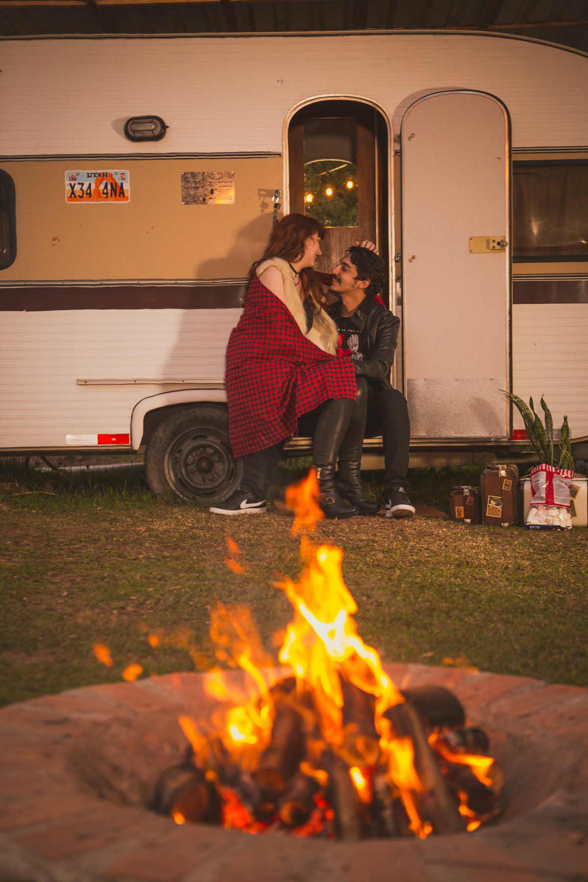 ensaio pre casamento, ensaio pre wedding, ensaio de casais, ensaio no trailer, ensaio por do sol, ensaio intimista, ensaio roots, ensaio good vibe, casais good vibes, trailer para casais, ensaio antes do casamento, por do sol, ensaio com marshamello