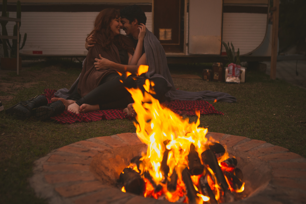 ensaio pre casamento, ensaio pre wedding, ensaio de casais, ensaio no trailer, ensaio por do sol, ensaio intimista, ensaio roots, ensaio good vibe, casais good vibes, trailer para casais, ensaio antes do casamento, por do sol, ensaio com marshamello