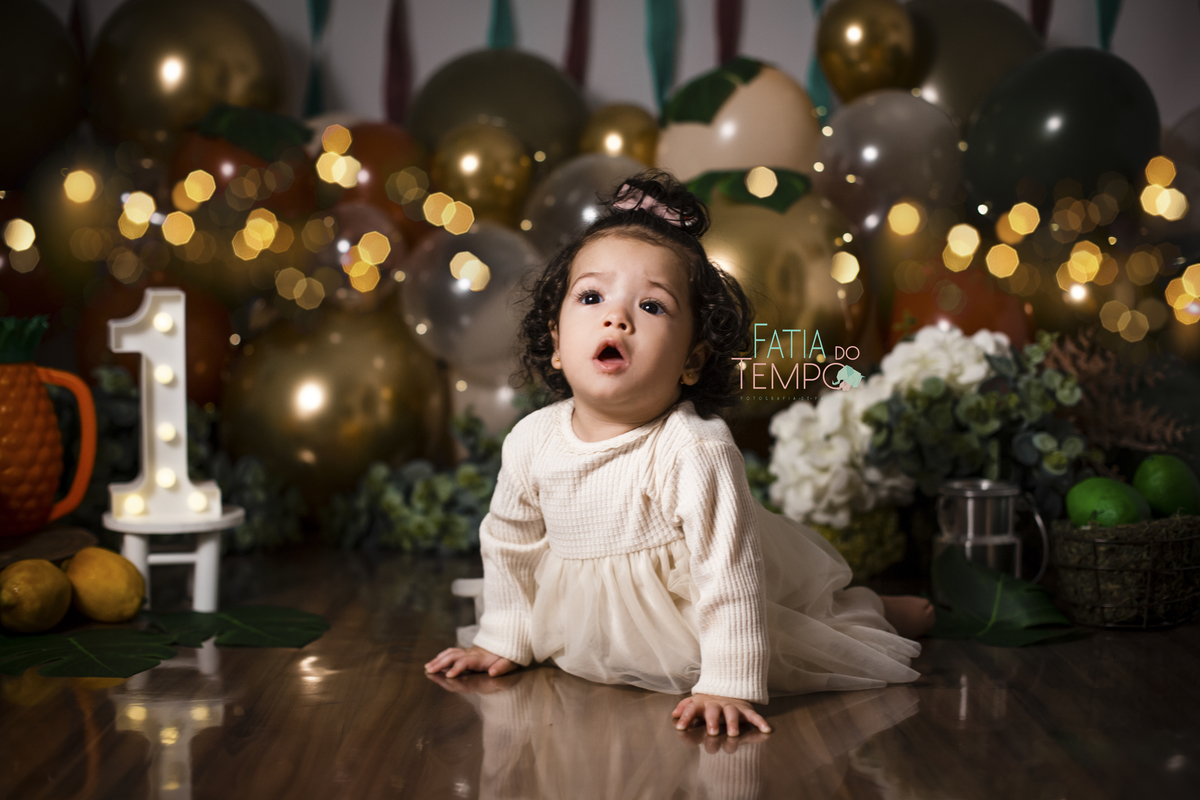 Smash the fruit, smash the cake, bolo de frutas, inspiracao smash the cake, bebe sem açucar, bolo sem açucar, ensaio de 1 aninho, ensaio de 1 ano, mae de menina, ensaio de 1 ano em estúdio, estúdio em são caetano do sul, estúdio no abc, estudio fotografic