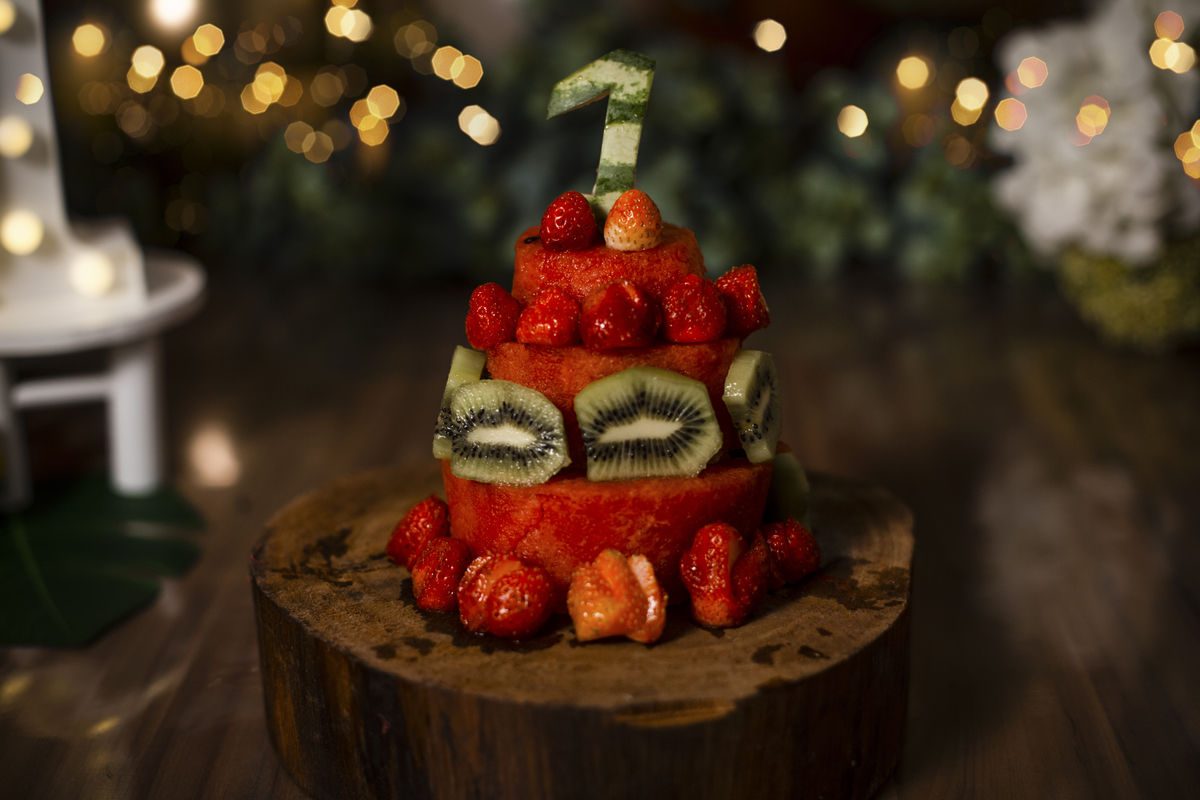 Smash the fruit, smash the cake, bolo de frutas, inspiracao smash the cake, bebe sem açucar, bolo sem açucar, ensaio de 1 aninho, ensaio de 1 ano, mae de menina, ensaio de 1 ano em estúdio, estúdio em são caetano do sul, estúdio no abc, estudio fotografic