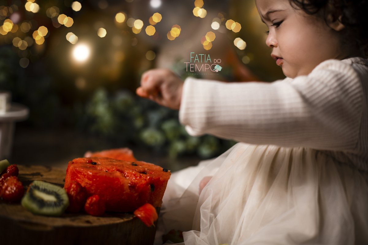 Smash the fruit, smash the cake, bolo de frutas, inspiracao smash the cake, bebe sem açucar, bolo sem açucar, ensaio de 1 aninho, ensaio de 1 ano, mae de menina, ensaio de 1 ano em estúdio, estúdio em são caetano do sul, estúdio no abc, estudio fotografic