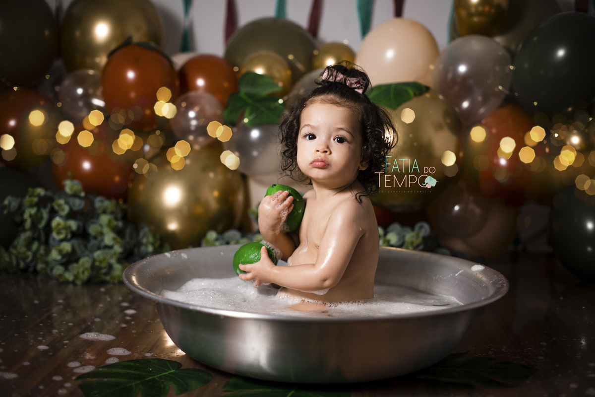 Smash the fruit, smash the cake, bolo de frutas, inspiracao smash the cake, bebe sem açucar, bolo sem açucar, ensaio de 1 aninho, ensaio de 1 ano, mae de menina, ensaio de 1 ano em estúdio, estúdio em são caetano do sul, estúdio no abc, estudio fotografic