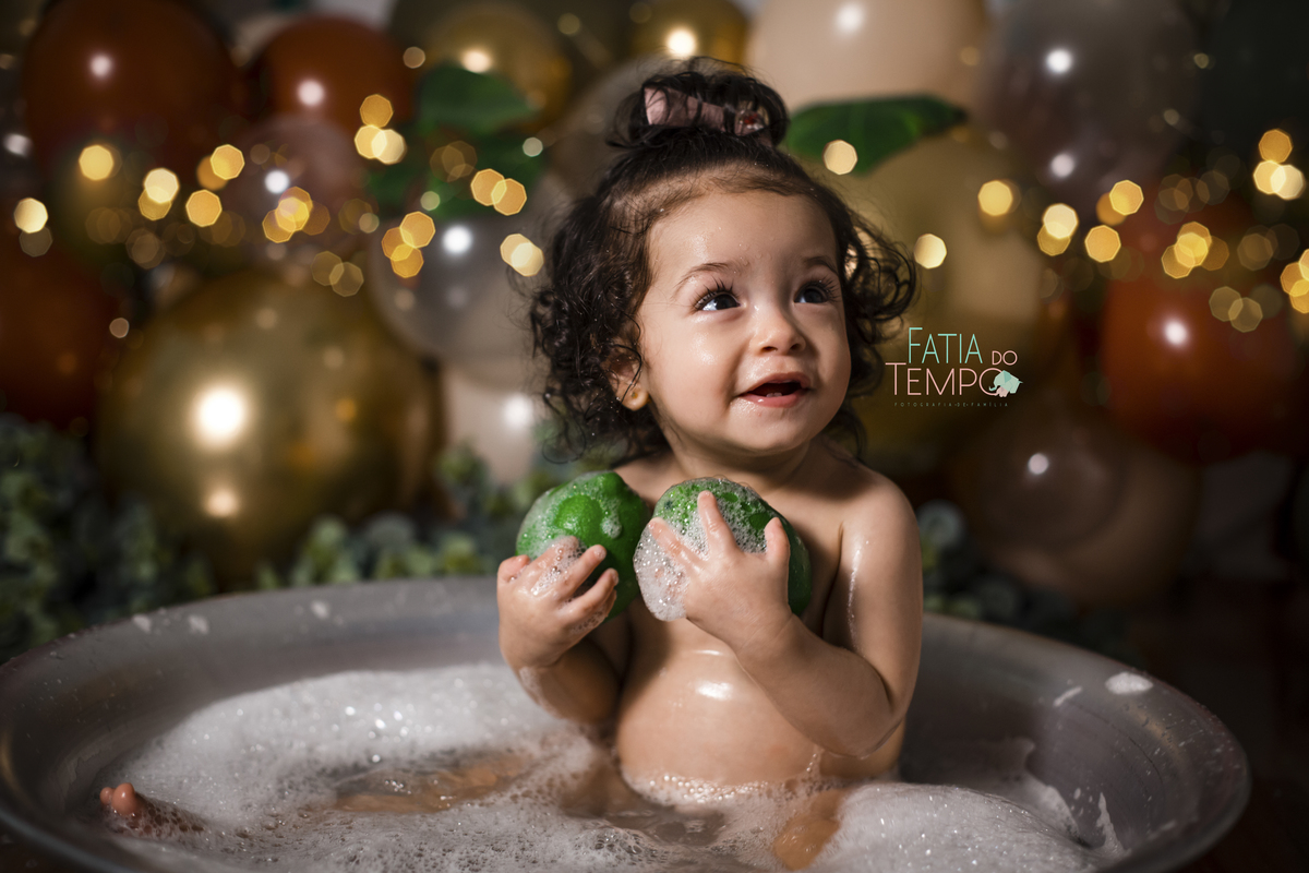 Smash the fruit, smash the cake, bolo de frutas, inspiracao smash the cake, bebe sem açucar, bolo sem açucar, ensaio de 1 aninho, ensaio de 1 ano, mae de menina, ensaio de 1 ano em estúdio, estúdio em são caetano do sul, estúdio no abc, estudio fotografic