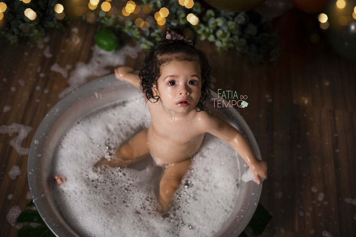 Smash the fruit, smash the cake, bolo de frutas, inspiracao smash the cake, bebe sem açucar, bolo sem açucar, ensaio de 1 aninho, ensaio de 1 ano, mae de menina, ensaio de 1 ano em estúdio, estúdio em são caetano do sul, estúdio no abc, estudio fotografic