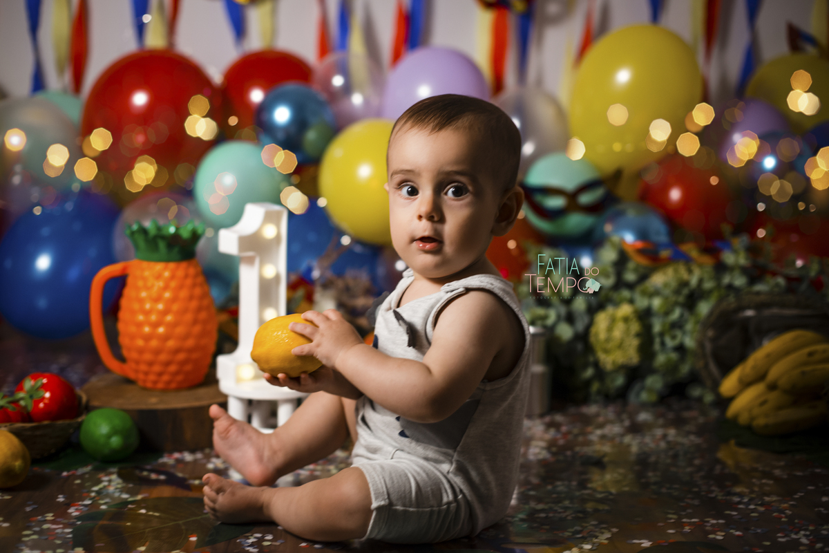 Smash the fruit, smash the cake, bolo de frutas, inspiracao smash the cake, bebe sem açucar, bolo sem açucar, ensaio de 1 aninho, ensaio de 1 ano, mae de menina, ensaio de 1 ano em estúdio, estúdio em são caetano do sul, estúdio no abc, estudio fotografic