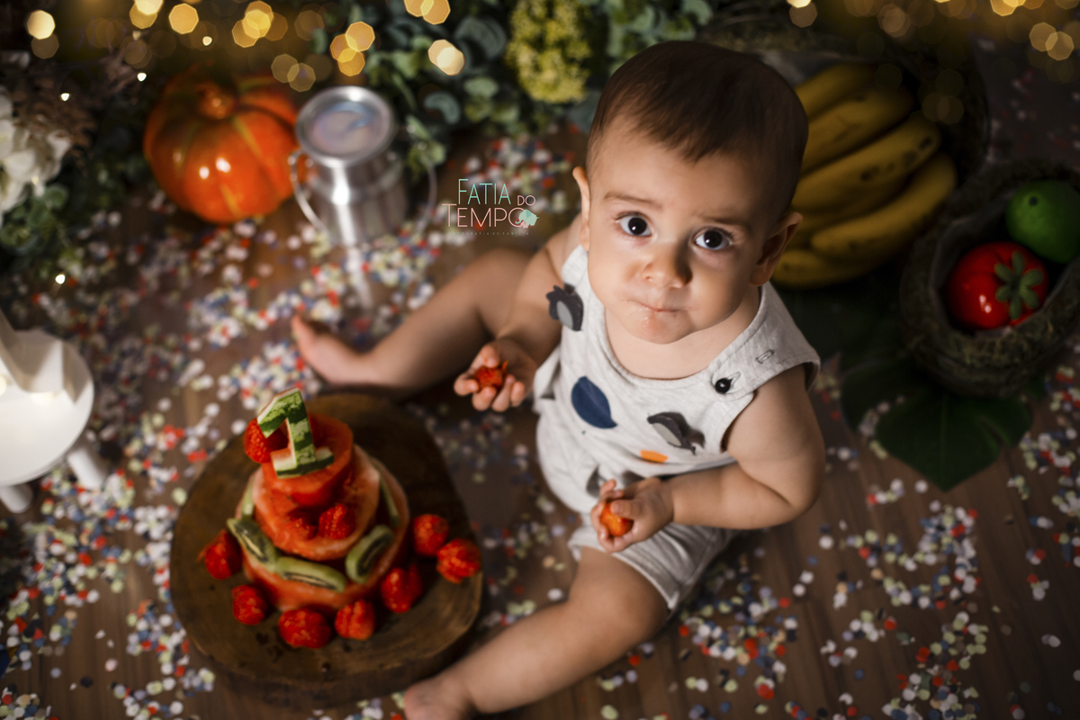 Smash the fruit, smash the cake, bolo de frutas, inspiracao smash the cake, bebe sem açucar, bolo sem açucar, ensaio de 1 aninho, ensaio de 1 ano, mae de menina, ensaio de 1 ano em estúdio, estúdio em são caetano do sul, estúdio no abc, estudio fotografic