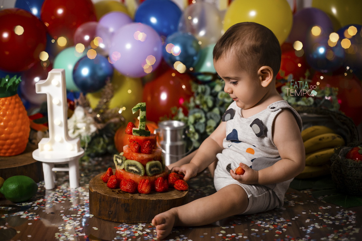 Smash the fruit, smash the cake, bolo de frutas, inspiracao smash the cake, bebe sem açucar, bolo sem açucar, ensaio de 1 aninho, ensaio de 1 ano, mae de menina, ensaio de 1 ano em estúdio, estúdio em são caetano do sul, estúdio no abc, estudio fotografic