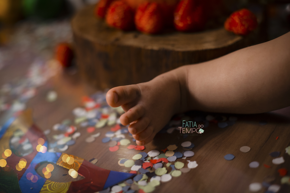 Smash the fruit, smash the cake, bolo de frutas, inspiracao smash the cake, bebe sem açucar, bolo sem açucar, ensaio de 1 aninho, ensaio de 1 ano, mae de menina, ensaio de 1 ano em estúdio, estúdio em são caetano do sul, estúdio no abc, estudio fotografic